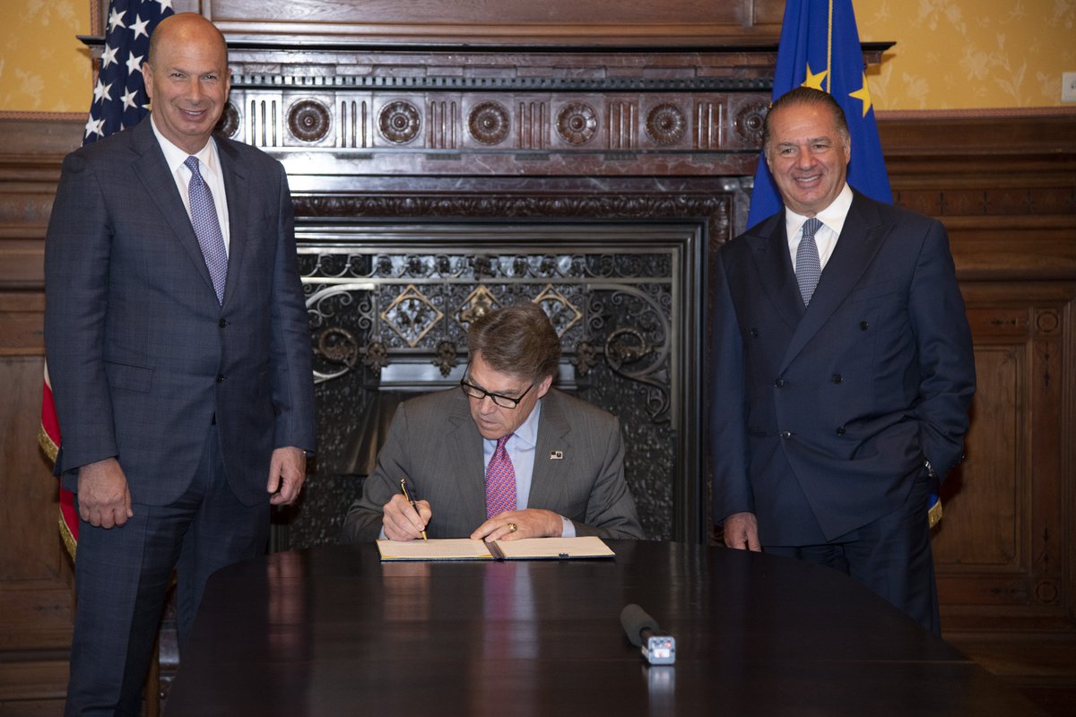 RhondadoesTexas's tweet photo. RT SecretaryPerry: Today I have the pleasure of signing Tellurian’s authorization to export U.S. LNG to any country in the world that has trade relations with the United States. https://t.co/l0RKmRNNrd #MyMan #Texas #1Love
