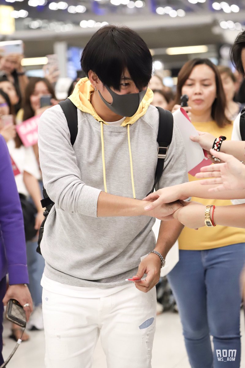 ms_aom's tweet photo. รัก การดูแลหัวใจคนของเค้า ทุกอย่างคลี่คลายด้วยวิธีการแบบของเฮีย ไม่ต้องยากแต่เราสัมผัสได้ แล้วงี้นุชจะไปไหนด้ายยย ยิ่งรู้จักยิ่งรักเฮีย ❤️
#WpopFestival
#Jarasum
#เป๊กผลิตโชค
#PeckPalitchoke
#펙팔릿촉
#aommygallery
#PalitGallery https://t.co/QZgGNn0FZJ