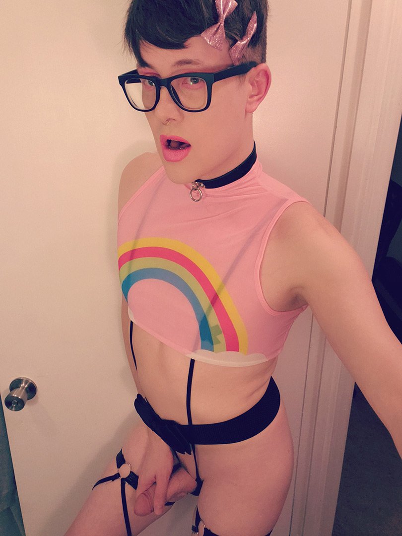 1 pic. I really like this new outfit.

#femboy #slave #gayslave #bdsm #submissive #feminization #fem