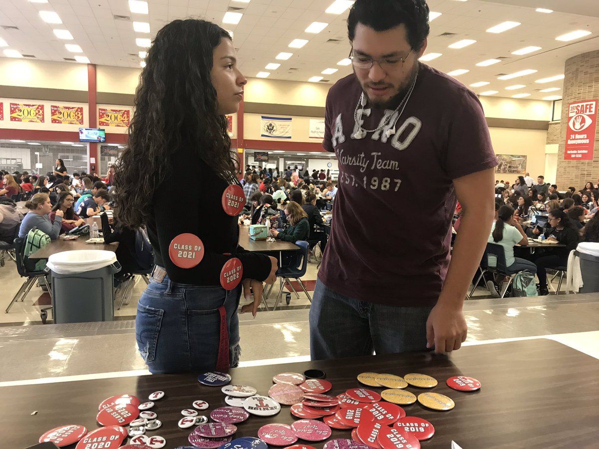 TaftAmbassadors's tweet photo. Did you buy your class or prom button yet? You can find us during 4th and 5th lunch tomorrow! https://t.co/zVjnV6Ynsx