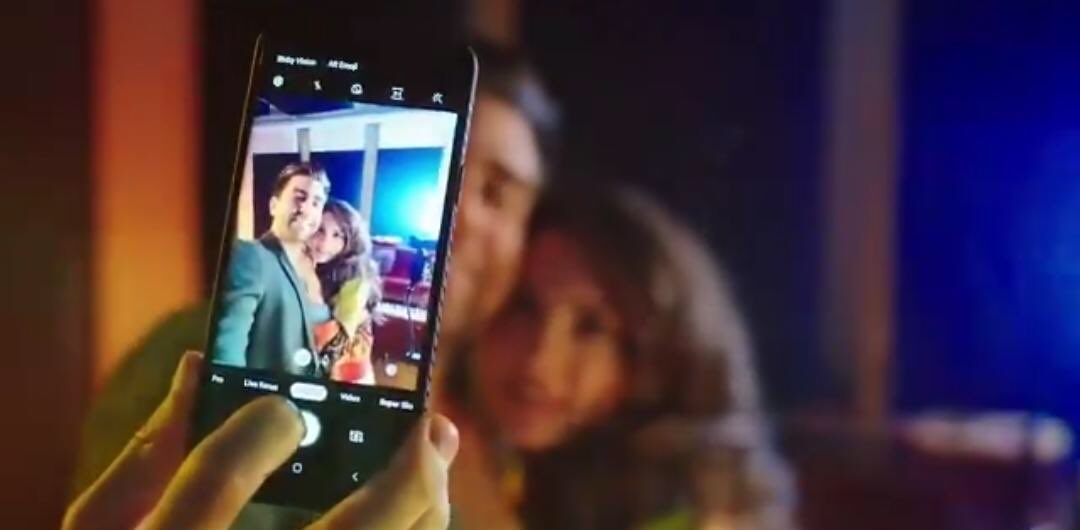 afiliask's tweet photo. Duyduk ki aramızdan birileri bu selfieyi istemiş, takipte kalın yarına ilk selfie yolda!🤗 @burcu_ozberk @CaglarErtugrul #AfiliAşk https://t.co/XjCfQtnG4B