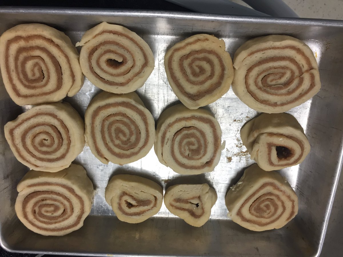 Asfeld1's tweet photo. @BurnsvilleHS
@ISD191
#one91 ☀️ Good morning, our cinnamon rolls are ready to rise in Chef 1. https://t.co/gKtkjw7i61