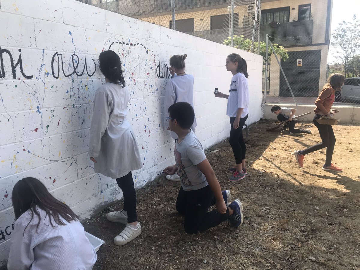 jessikgvalero's tweet photo. El #projectePati de 5è i 6è va agafant forma!! #creativitat #intercicles #planifiquen #programen i ara #executen #mencantaveurelsgaudir #totsplegatssomun @EscolesFEDAC #avuixdemà #passióxeducar @FEDACGuissona https://t.co/429hthoGWQ