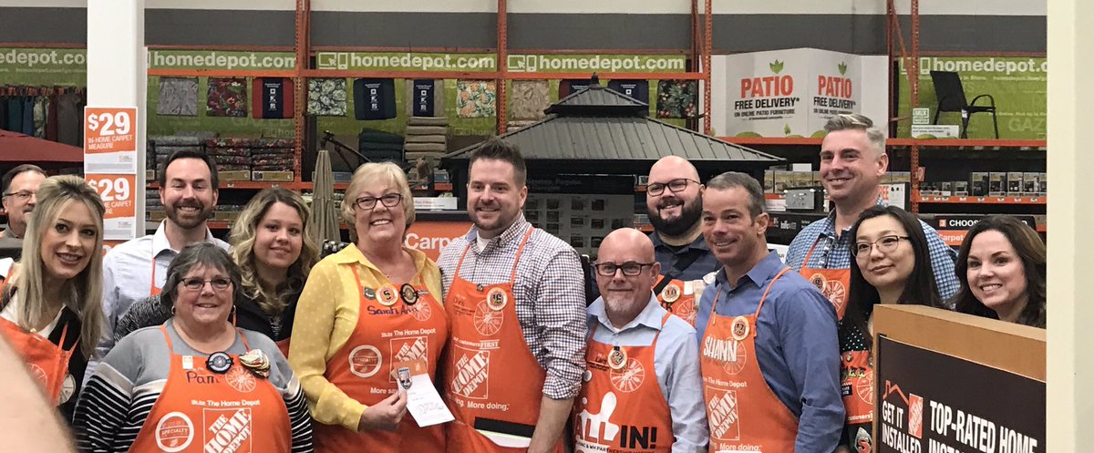 HOM_StevenC's tweet photo. Great walk today at 4704!  Specialist Sarah Ann had $1.6M in Flooring sales in 2018.  Amazing job!  Living the Big 3! #TakeyourShare23 @Superdave427 @LarissaGreenTHD @MattBare_HD @JamieGTHD @THDHugo  @HOM_INC @CorporateLarry @wendyofthewest @BlankenshipSB @CComerfordHD https://t.co/k1LferKxzH
