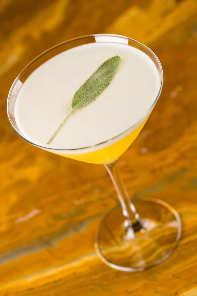 Order the Infusion, a tropical cocktail made with pineapple and vanilla infused sake and Cruzan aged light rum.
Menu: goo.gl/PgiSJH
#chefakiraback #akiraback #michelinchef <a href="/akiraback/">Akiraback</a>