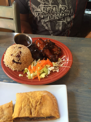 SpiceIslandGrl's tweet photo. Leave your leftovers in the office fridge. Your lunch deserves a view like this. https://t.co/3zHtTfjClK