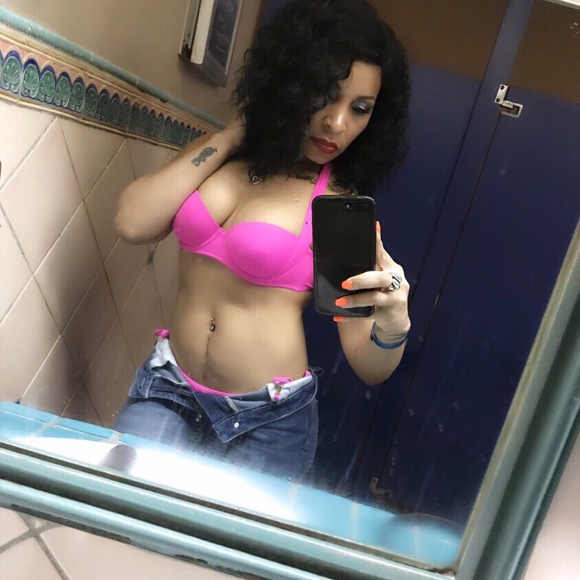 Every summer has its own story...
#libragirl1016 #chroniclesofnikki #jamaica #summer #bikini #pinkisthenewblack #bighairdontcare #vacation #wannagetaway