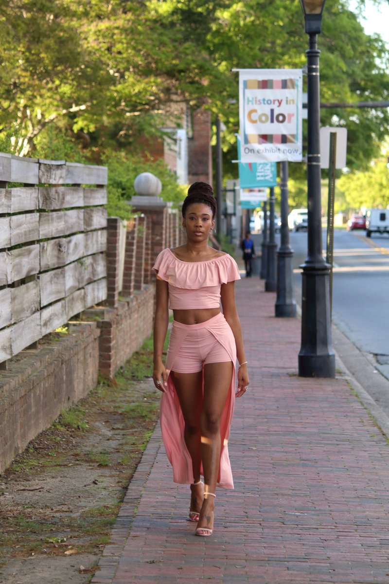 MelaninTaurus's tweet photo. ITS MY BIRTHDAY!!! WELCOME TO THE 30S CLUB!!!! I 🎊❤🎂🎈🎁🎉
#AGELESSBEAUTY https://t.co/qULfACUT3D