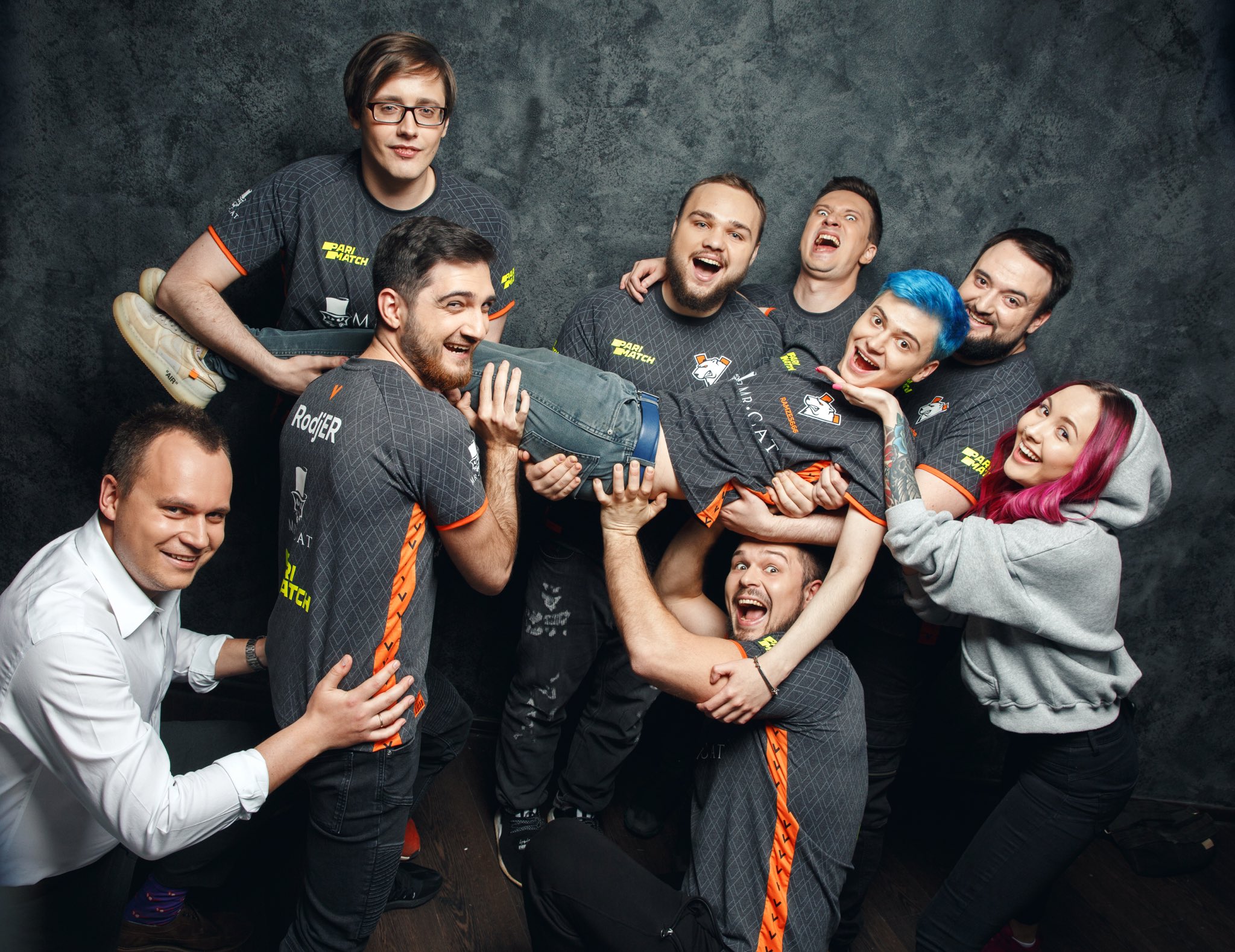 D5lNYbXX4AAYqMf?format=jpg&name=4096x409