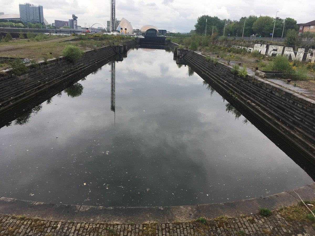 evcrabtree's tweet photo. This week I’ve been learning about participatory research at #UWSspringmethods. A highlight was the tour of Govan led by artists/activists/researchers. I now have many, many new possible lenses for my own research about Rome &amp; how its past is explored by cultural practitioners! https://t.co/YDUEgQTv9L