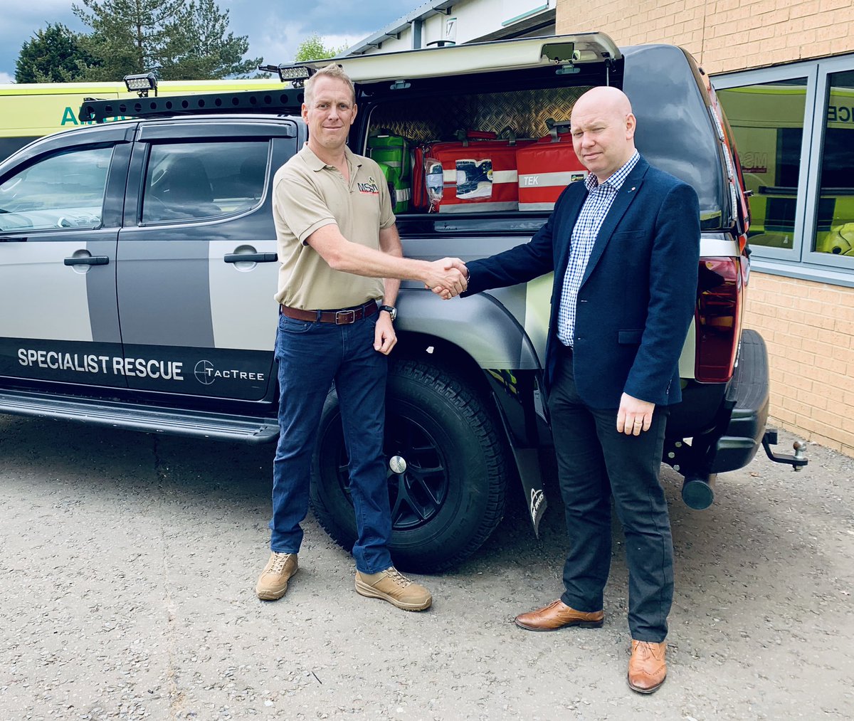 mss_safety's tweet photo. Really excited to not only unveil our new #ArcticTrucks spec 4x4 today, but also to share one of our exciting new partnerships. Here’s our MD Pictured with @MedTreeUK and @TacTree's National Sales manager Murray, along with a full set of the latest #Neann #Paramedic bags. https://t.co/PQ2aSKPnc5