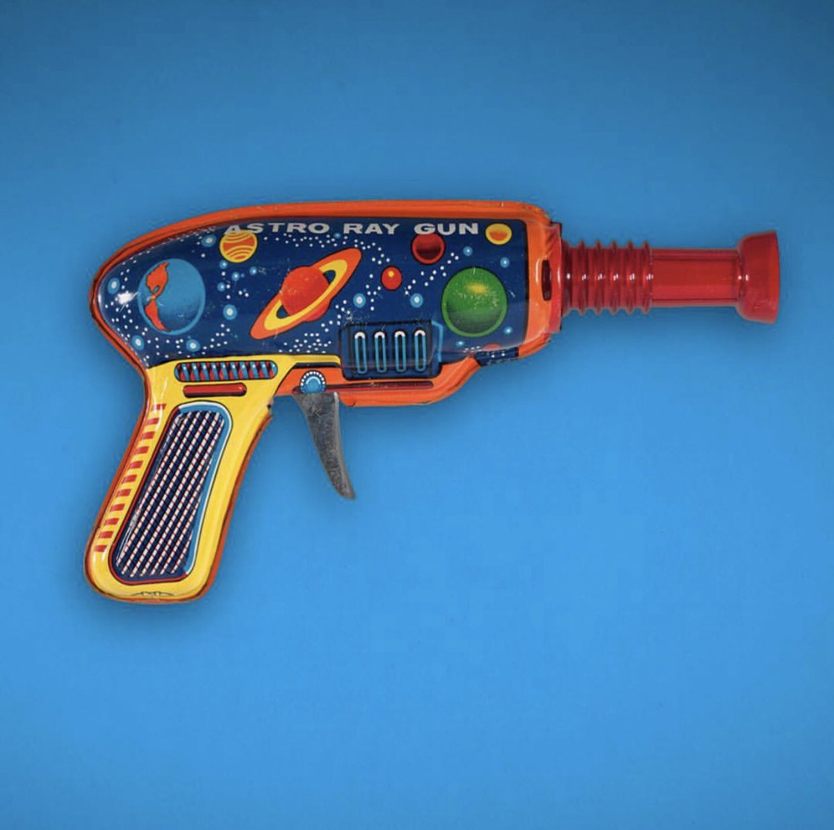 OFFICIAL SELECTION 2019 
Gun Shop
Patrick Smith , USA

There are currently 393 million firearms in the US. This film shows 2328 of them. “Gun Shop” juxtaposes the frightening visual power of guns with a whimsy of Jazz percussion, and a dose of cultural irony. 🍿🎥
#literallyshort