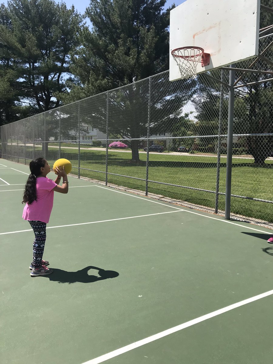 LeppertWillieES's tweet photo. Shooting hoops to practice fractions and decimals! 9 out of 10 shots means 0.9(nine tenths!)Students did amazing! I have such encouraging and talented mathematicians! @lisadingle5 @KristineBrugge @WarrenES_BCPS https://t.co/EoFsHl4GHH