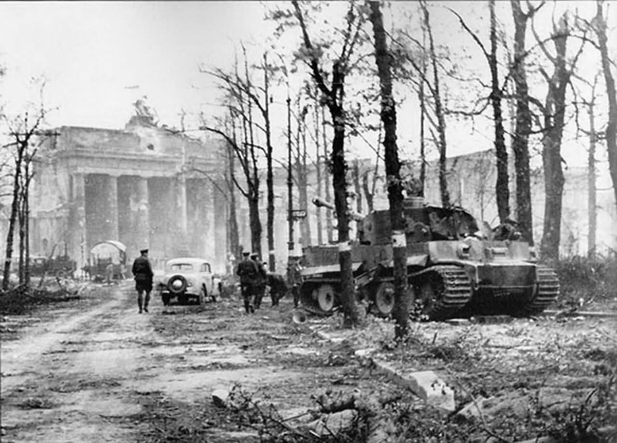 Donat Destroyed Pzvi Tiger At The Brandenburggate Berlin May 1945 Wwii Ww2 History Germany Donat Destroyed Pzvi Tiger At The Brandenburggate Berlin May 1945 Wwii Ww2 History Germany
