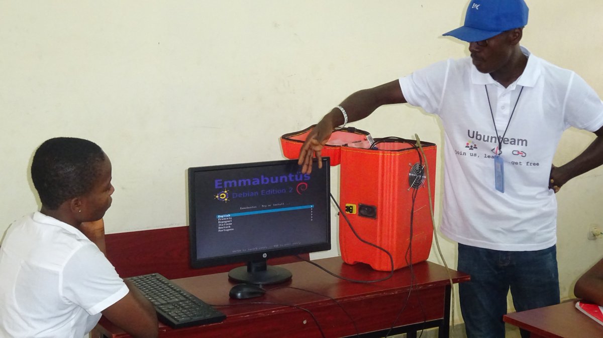 ubunteam's tweet image. recycler, tester, monter et donner vie a un nouvel ordinateur? Elles l&apos;ont fait et savent desormais installer un système #linux comme des grandes. #LinuxPresentationDay #Ubunteam #freedom