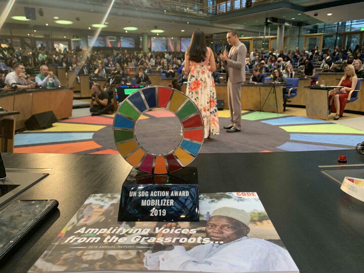jgmef's tweet image. #ConnectedDevelopment: are excited to announce that their home grown initiative @4lowthemoney won the United Nations @SDGaction global awards for Mobilizer of the year 2019!!!💃🕺💃 Congratulations! Hamza and Chembaz @Connected_dev