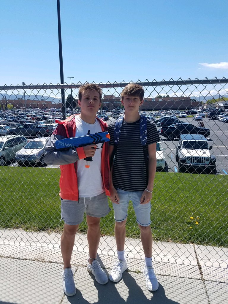 _FREESMOKE_'s tweet photo. huncho gets the plots📍LT delivers the strike��️ free smoke-1 @bhs_assassins_ https://t.co/YRQtNI0TJB