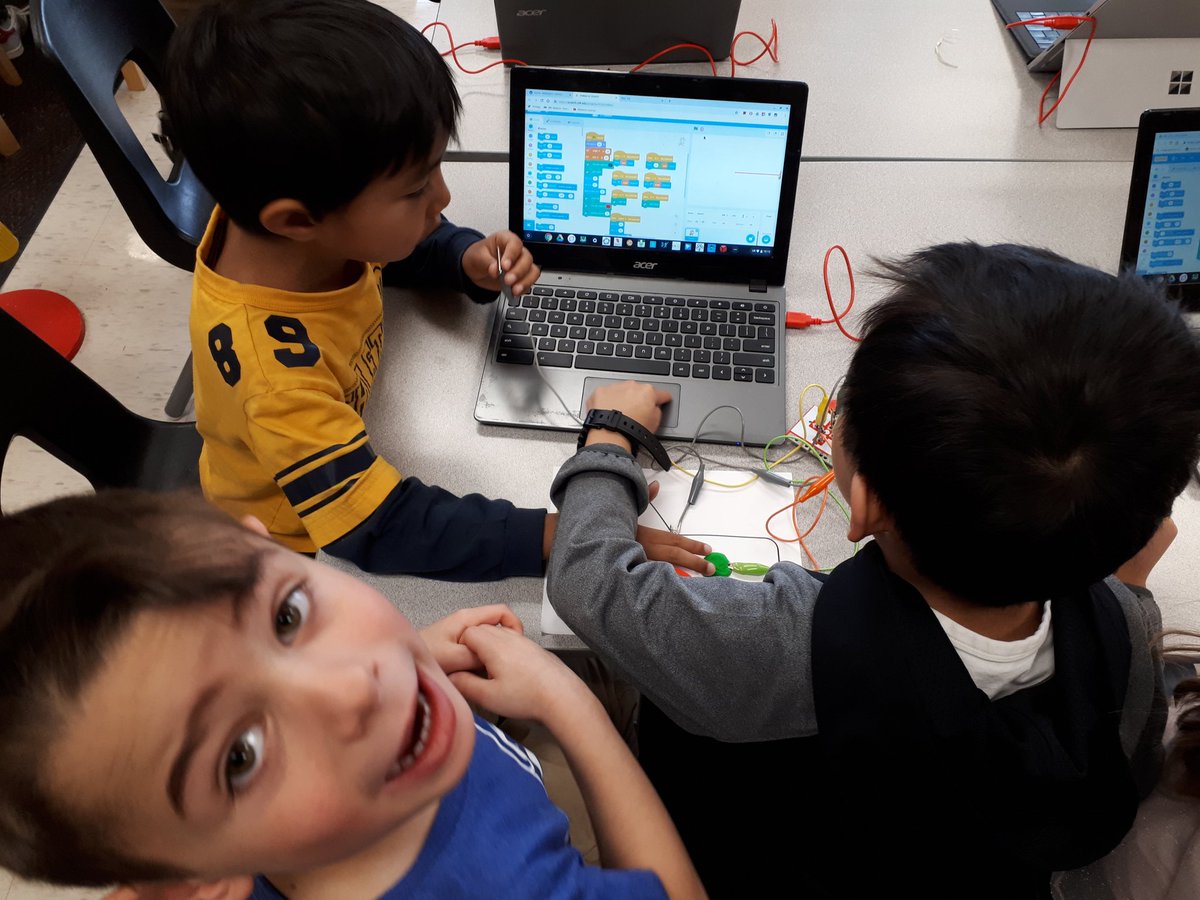thenewMrsGordon's tweet photo. #minecraft and #makeymakey !! Already an amazing morning for learning!! #tllp #itscodeoutside @HTKCoding @GoHurricanesGo @MicrosoftEduCA @FCLEdu #kindergarten https://t.co/EGoyUZclK0