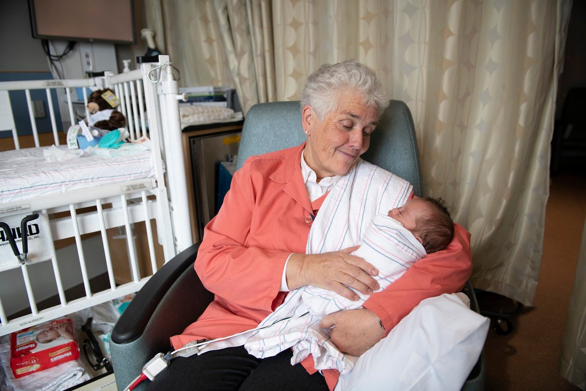 MGBforChildren's tweet photo. Cuddling makes a world of difference to our tiniest patients. Volunteers contribute to development and nurture babies including infants requiring extra medical attention and those awaiting foster care or adoption.

Last year, the snugglers provided 4,000 holds &amp; cuddle sessions. https://t.co/oMVxyyCCuh