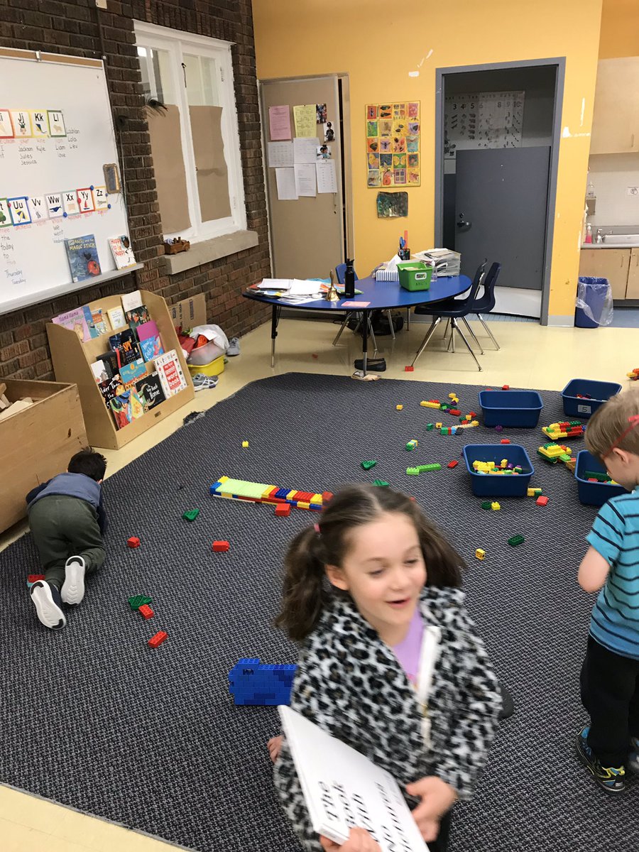 tdsb_Hillcrest's tweet photo. Best part of my day with the students of room 109. #ArtCenter #ReadingCenter #AllSmiles https://t.co/IdGi2WB0qU