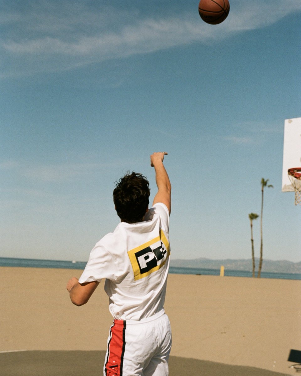 It’s game day, every day. <a href="/captainbarto/">Barto.</a> hit the court wearing a track pant and t-shirt from the new #PerryEllisAmerica collection. bit.ly/2LgJMDy