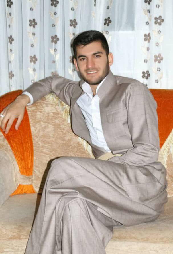 EghbaA's tweet photo. 🔴 نعمت سعادت، کاسبکار کورد اهل #اشنویه که روز چهارشنبه یازدهم اردیبهشت‌ماه در پی شلیک مستقیم نظامیان رژیم  جان خود را از دست داد.
#کولبر https://t.co/28k3lXXmRu