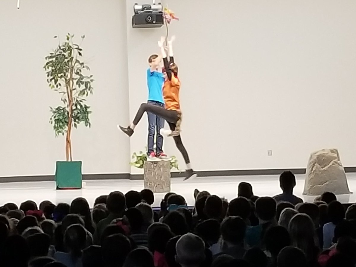 katellio1's tweet photo. Final ES performance 2019..Davis Elementary, on their beautiful new stage!! @RCMSbulldogs @rcisdfinearts @DavisElemRCISD https://t.co/lD5BnINFYx