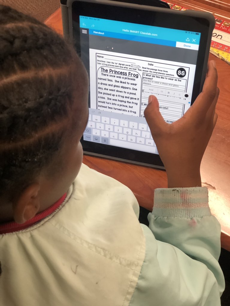 BethanyITC's tweet photo. L❤️VED seeing Mrs. Smart’s second grade students using close reading strategies while using @SMART_Tech to understand what they were reading! @DrMLKES1 @BibbSchools #BibbVIP #knowtechnology https://t.co/r85bXRgUD8