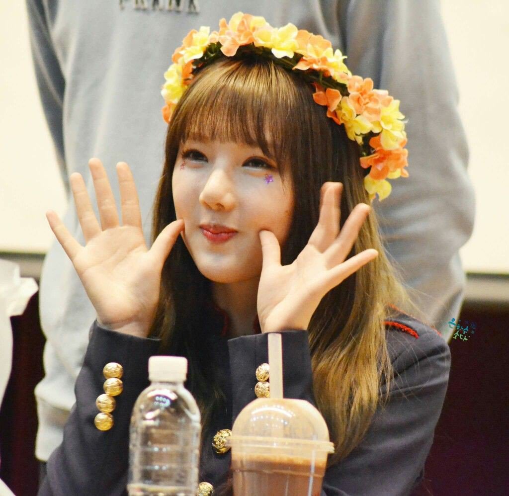 EunrinJ's tweet photo. Yerin say hi 👋 😄

☺️🐥

#2jung #YERIN #여자친구 #GFRIEND https://t.co/irOYdkp6aV