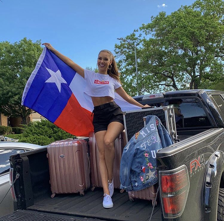 We’re sending a special shoutout to #UTSA student and <a href="/MissTXUSA/">Allie Drake</a>  Alayah Benavidez tonight as she competes in the 2019 Miss USA Competition 🇺🇸👑 We’re so proud of our Roadrunner representing UTSA, San Antonio and Texas 👏🏼 Good luck, and #BirdsUp! 🧡🤙🏼💙