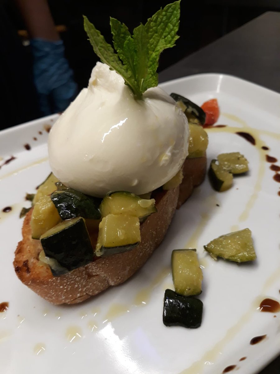 Fresh burrata served with sauteed courgettes on toasted bread. 
 #italianfood #italian #restaurant #london #londonrestaurant 
friendsofflavours.london