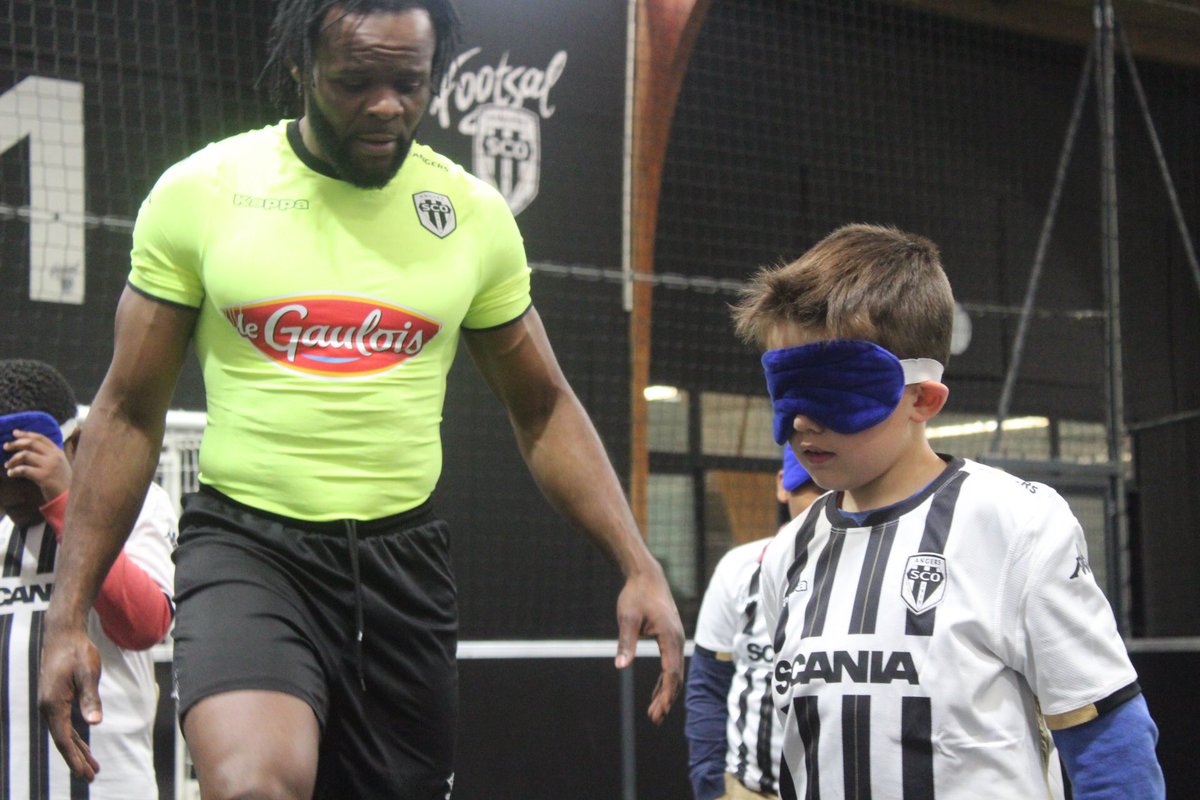 SCOFondation's tweet photo. "Le 1er concerne le @SCOFootsal… puisque, nous allons ouvrir l’académie aux enfants en situation de handicap, en inclusion avec des enfants valides. Il s’agit d’un projet mené avec l’association « Les enfants de la Balle » qui œuvre pour l’inclusion des enfants par le sport." https://t.co/FP1OJkGTF1