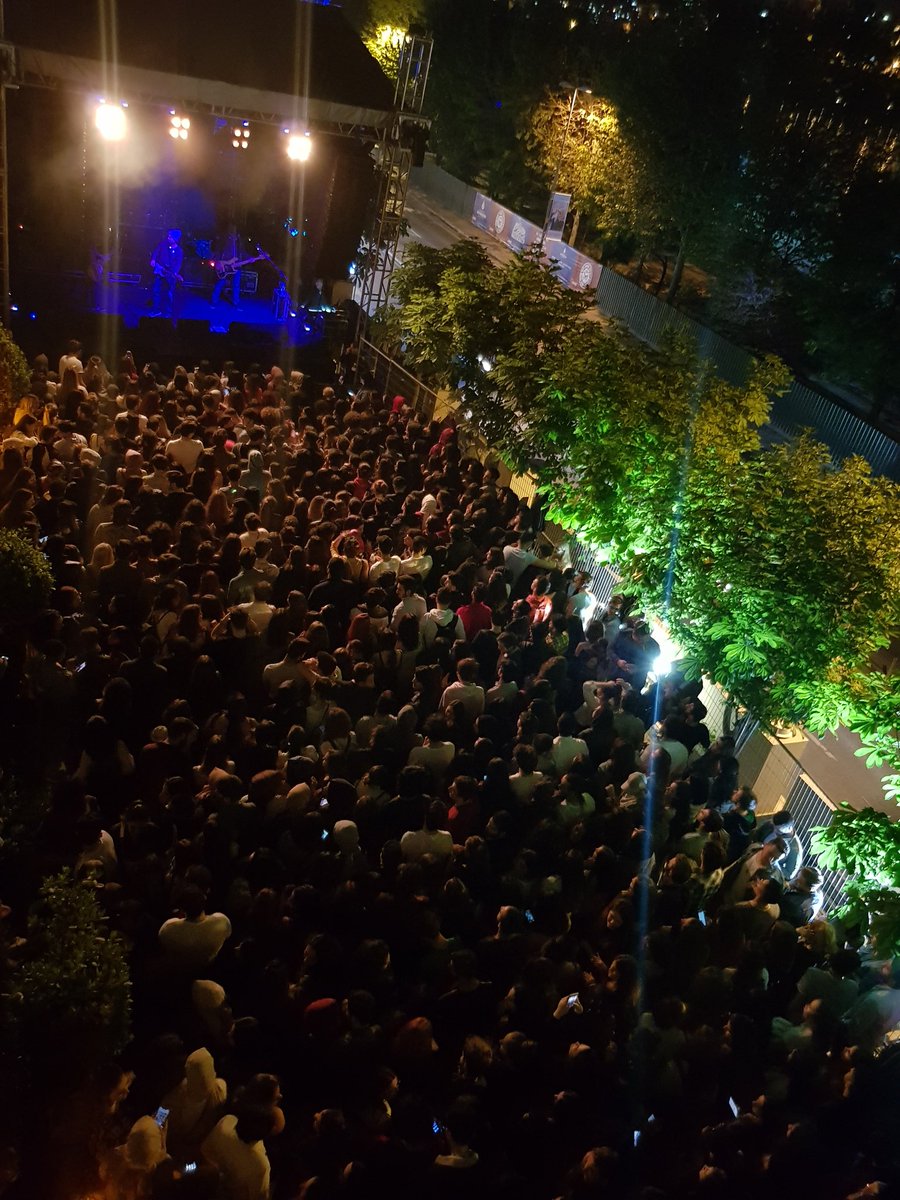 Muhteşem bir kalabalık..