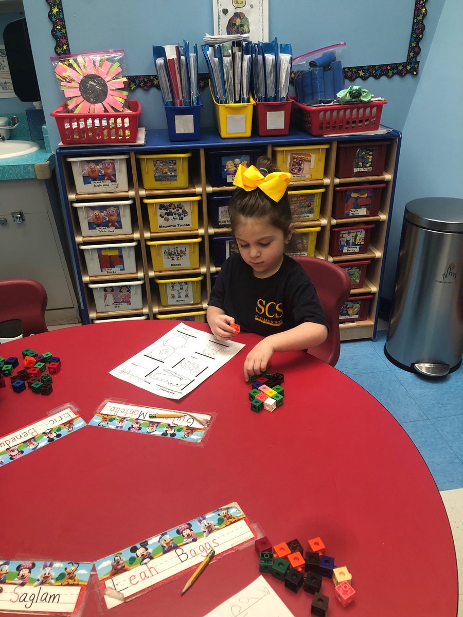 SCS_Prek's tweet photo. We used unit cubes to measure today! #prekmath #measument https://t.co/0yJ8uhsRQk