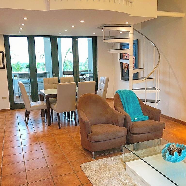HolidayRoot's tweet image. A perfect place for a quiet and relaxing vacation or for adventurous and exciting trip. Stay in this Beautiful #VacationVilla just 10 minutes away from the beach. 

#HolidayRoot #Caribbean #PuertoRico #Book #Stay #Travel #Vacation 

Inquire Today &amp;amp; Book!😊
holidayroot.com/accommodation/…