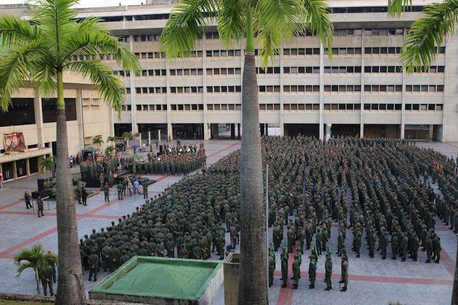 #Venezuela'da Devlet Başkanı Maduro, askerlerle yürüyerek gövde gösterisi yaptı...
#WeAreMaduro
