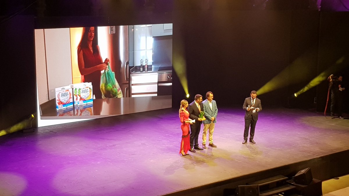 La7_diariocampo's tweet photo. Premio a la Innovación para @DURAFRESH2 en #IIPremiosDDC en @La7_tv https://t.co/nZJZOGKkZB