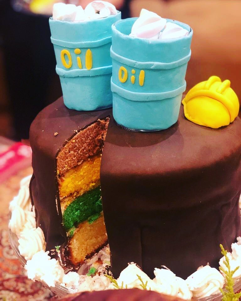 ShivaShirani's tweet photo. Happy 💯 th anniversary🎂 @Halliburton 🛢 wish you the best for the next 1️⃣0️⃣0️⃣ years 🎉
👉🏻https://t.co/NTQvNyIDU0
#HAL100 #halliburton #oil #OilAndGas #OilAndGasCompany #OilCompany #OilAndGasIndustry #SafetyCap #oilfield #HappyBirthDay #BirthdayCake https://t.co/HCUvMaAgIZ