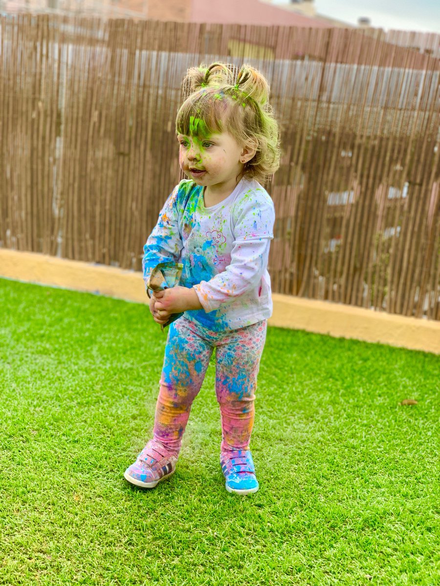 lescoletabdn's tweet photo. Hoy nos lo hemos pasado genial en la #holiparty de los más peques de L’Escoleta.

@eutopica #holi @holi_dolly #badalona #party #fiesta #colores #lescoletabadalona #esccola #kids #educació #educación #polvosholi https://t.co/m6kyIqZtzj