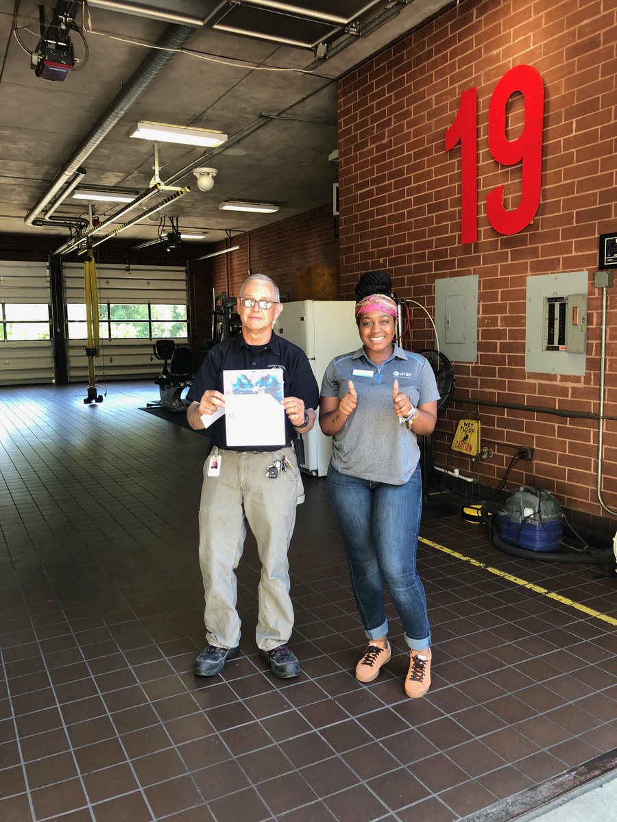 Spreading the word at our local fire station @PortablesChrisW @attportablesel1 <a href="/JakeAraghi/">Jake Araghi</a> @ATTPortablesEVD