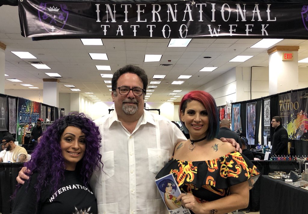denismarquezpip's tweet photo. Participando del “International Tattoo Week” en Plaza que reúne a decenas de artistas dermatógrafos del país y visitantes del exterior. El lugar ha servido como centro de recolección de firmas en apoyo mi #PC1603 para prohibir el discrimen laboral por tener tatuajes y piercings. https://t.co/DHdtAFocwU