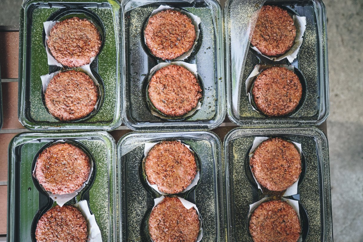 TrevelinoKeller's tweet image. How does T/K celebrate that it's almost Friday? With a veggie burger cookout. We had perfect weather and even better food. #agencylife #atlagency #pragency