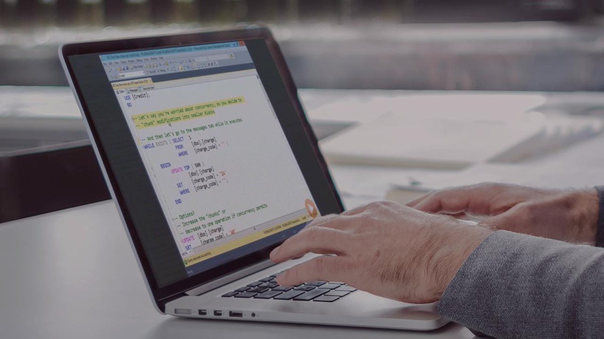 Quest's tweet image. Are you using #SQLServer query store yet? #QueryStore can tell you that and a lot more. Watch this SQL Server webcast on-demand to learn more about it from the expert! ow.ly/HAtC30owPCW