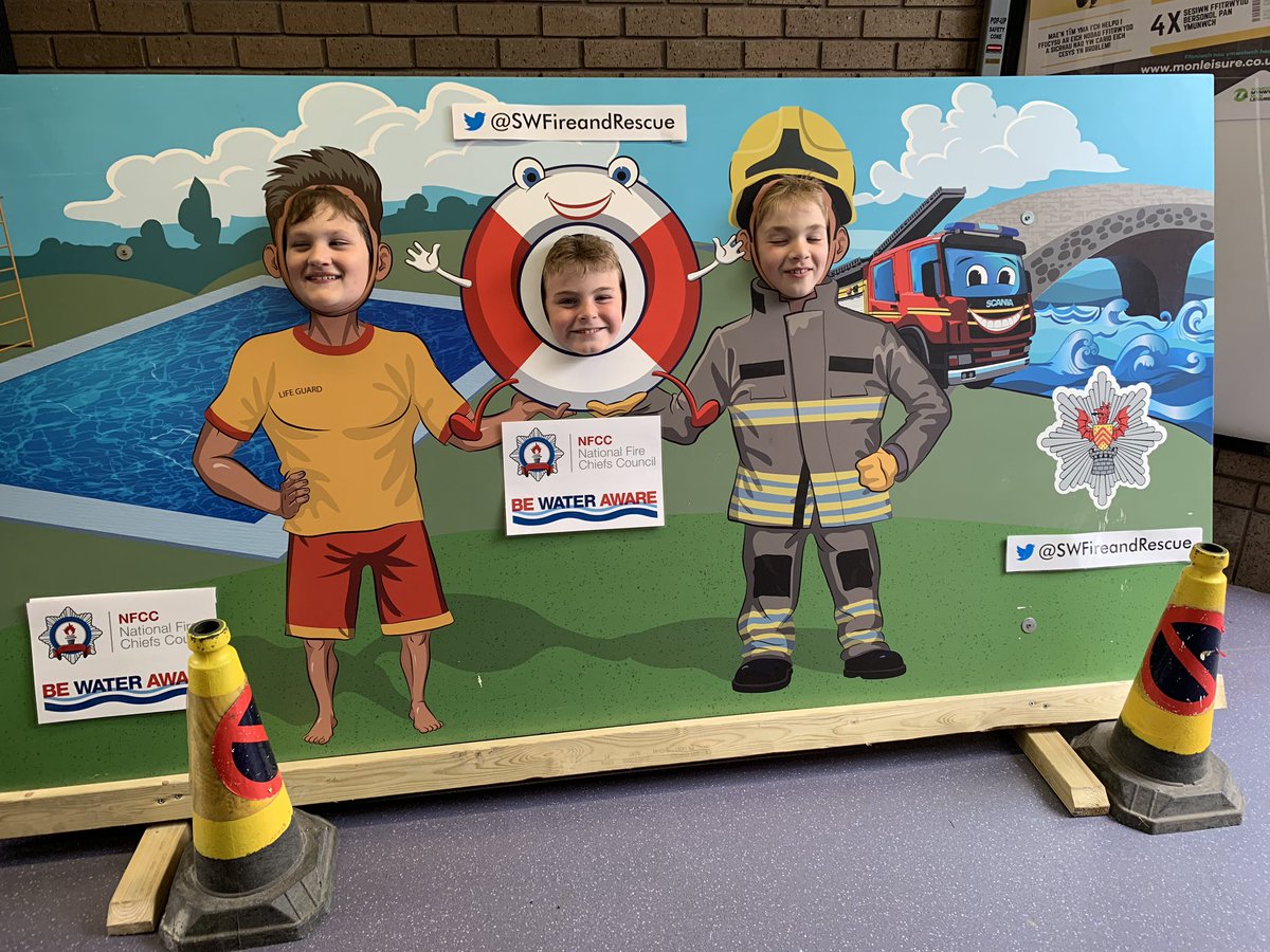 MissRReece's tweet photo. #swfireandrescue reminding us to stay safe at Chepstow Lesuire Centre today  #bewateraware #watersafety @ChepstowLC1 @StMarysRCSch https://t.co/pfbDIRYRDM