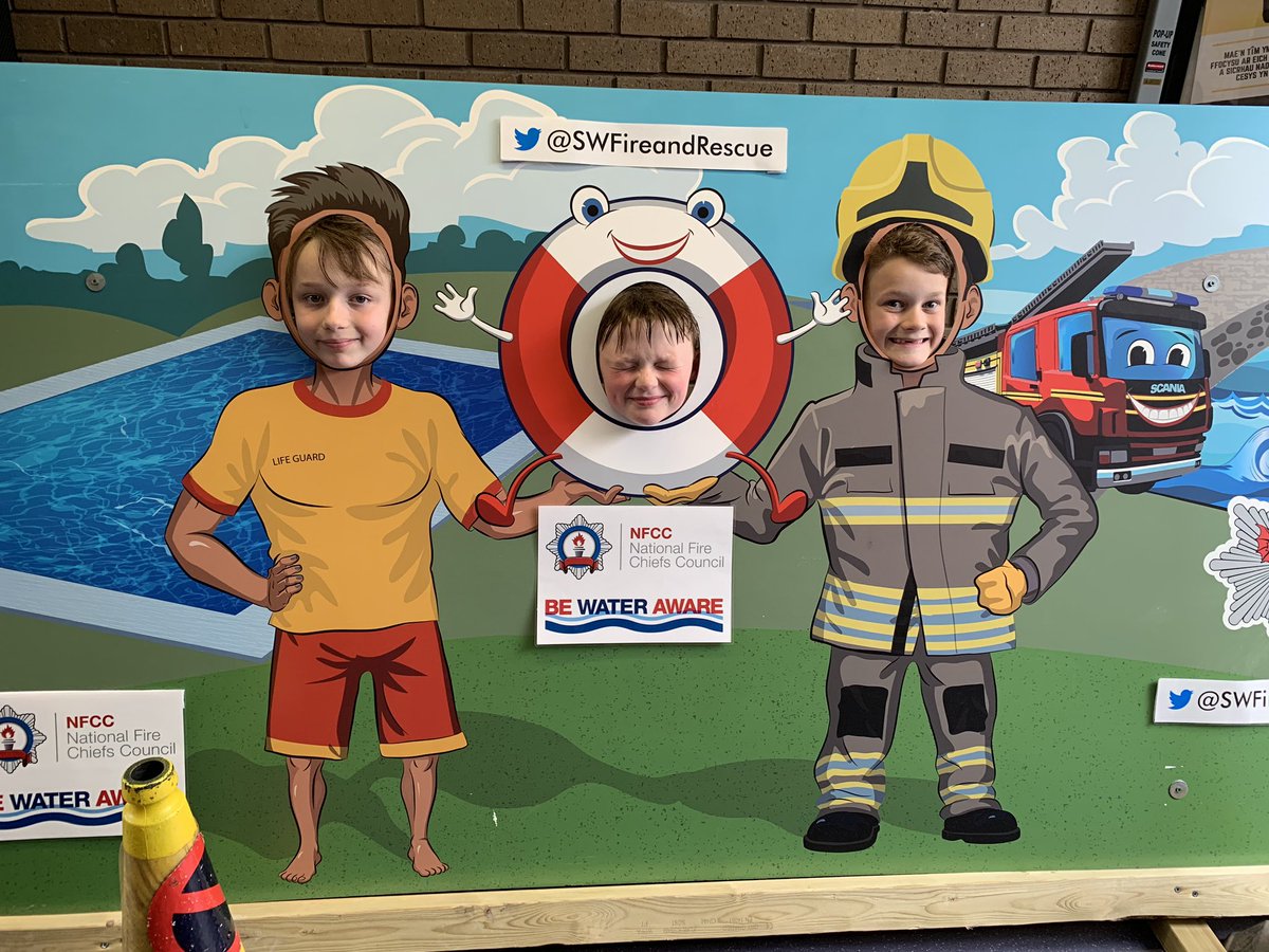 MissRReece's tweet photo. #swfireandrescue reminding us to stay safe at Chepstow Lesuire Centre today  #bewateraware #watersafety @ChepstowLC1 @StMarysRCSch https://t.co/pfbDIRYRDM