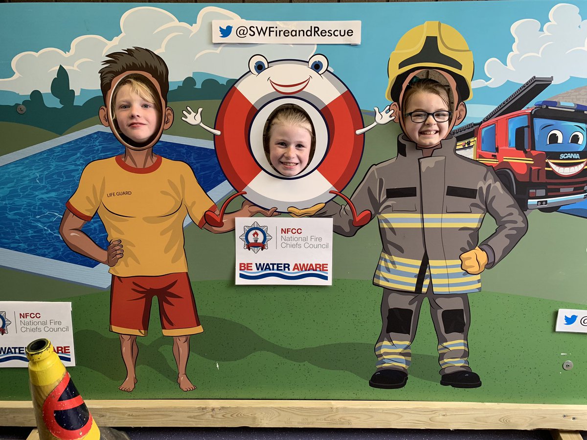 MissRReece's tweet photo. #swfireandrescue reminding us to stay safe at Chepstow Lesuire Centre today  #bewateraware #watersafety @ChepstowLC1 @StMarysRCSch https://t.co/LjEwjwzuwr