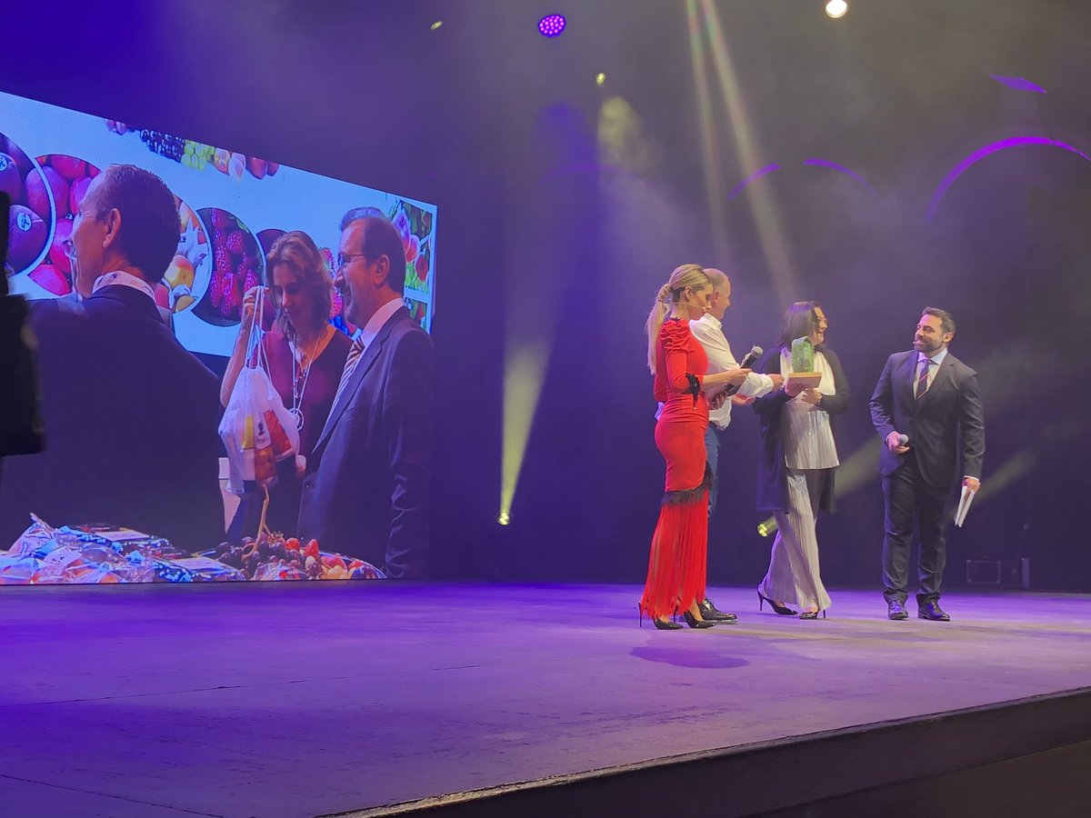 CAERM (@caermurcia) on Twitter photo Entregando el premio a Esther Gómez de <a href="/frutasesther/">frutasesther</a> en los II Premios de <a href="/La7_diariocampo/">La7_DiarioDelCampo</a> ¡Enhorabuena! Entregando el premio a Esther Gómez de <a href="/frutasesther/">frutasesther</a> en los II Premios de <a href="/La7_diariocampo/">La7_DiarioDelCampo</a> ¡Enhorabuena!