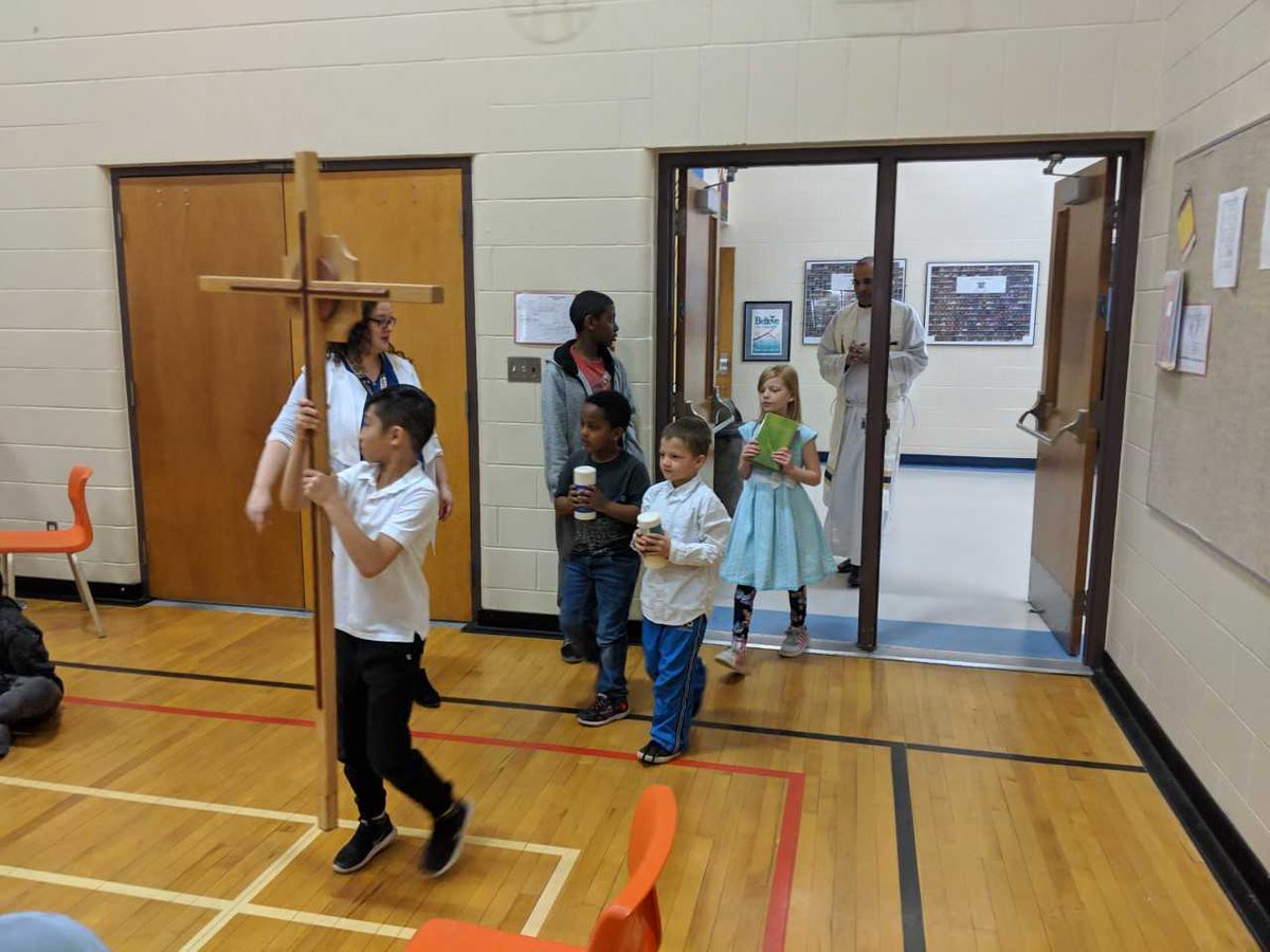 StJPIICCSD's tweet photo. Our marian Liturgy today @StJPIICCSD. It was a whole school community celebration with our parents attending. https://t.co/LO8Yk6JJ3d