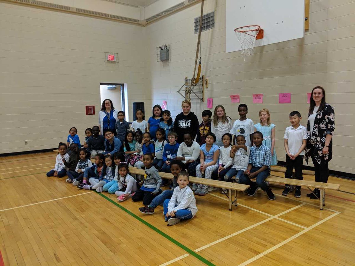 StJPIICCSD's tweet photo. Our marian Liturgy today @StJPIICCSD. It was a whole school community celebration with our parents attending. https://t.co/LO8Yk6JJ3d