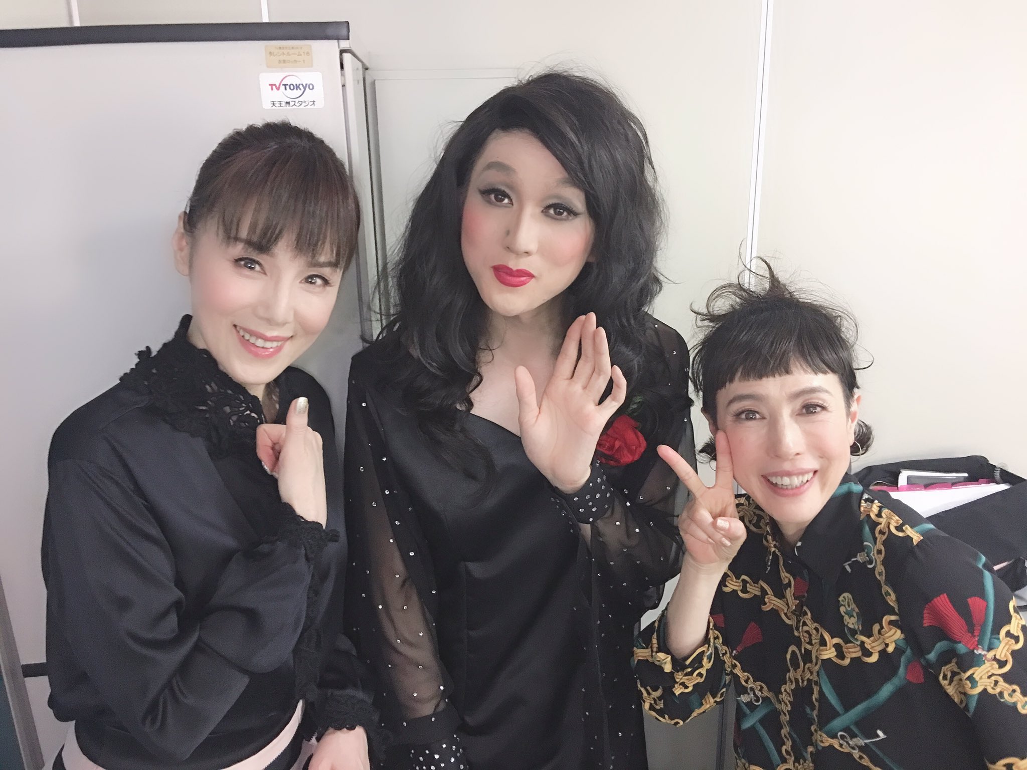 りょう Twitter પર 司会の久本雅美さん ゲストの未唯さん 松本伊代さん 収録後 ご挨拶でき まさかの楽屋でお話しさせて頂けました いつものように ポーズしながら圧倒的オーラのお二方に挟まれてめちゃくちゃ緊張してます 笑 伊代さんめちゃくちゃかわいい